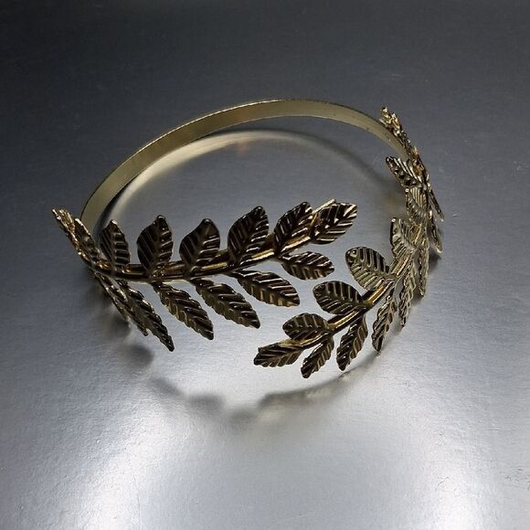 Elegant Gold Leaf Bracelet Set Of Five Cuff Bracelets - Picture 4 of 6